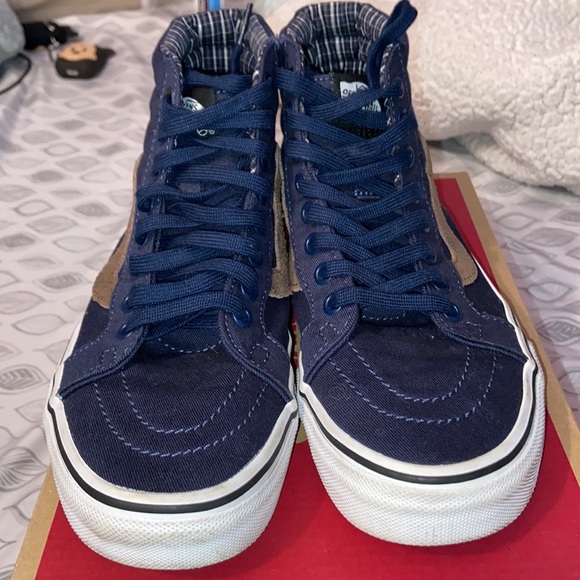 Vans - Picture 2 of 4